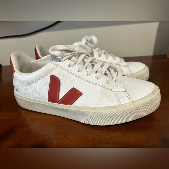 Like New Veja size 38 - Picture 4 of 6
